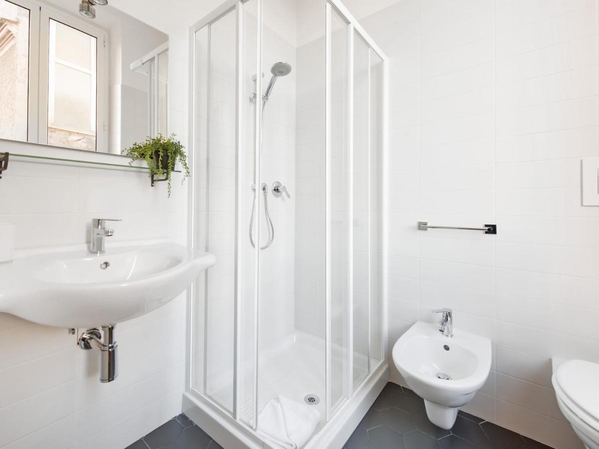 Twin Room with Shower