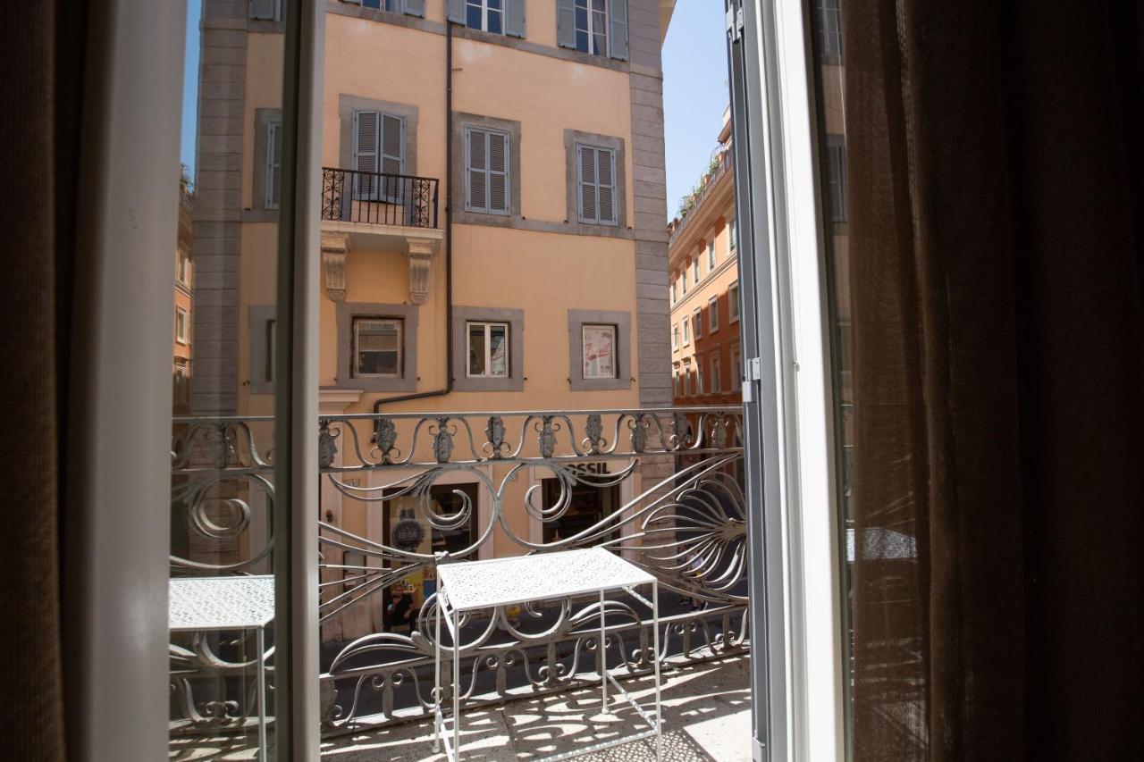 Superior Double Room-Via del Corso balcony