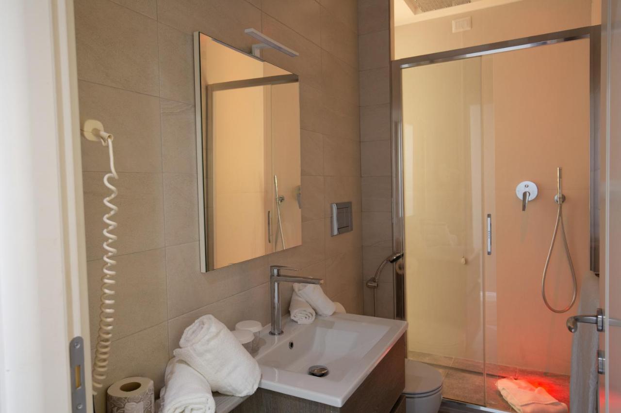 Standard Double Room-Via del Corso 32