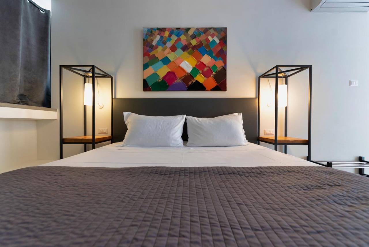Deluxe Room (2 Adults + 1 Child)