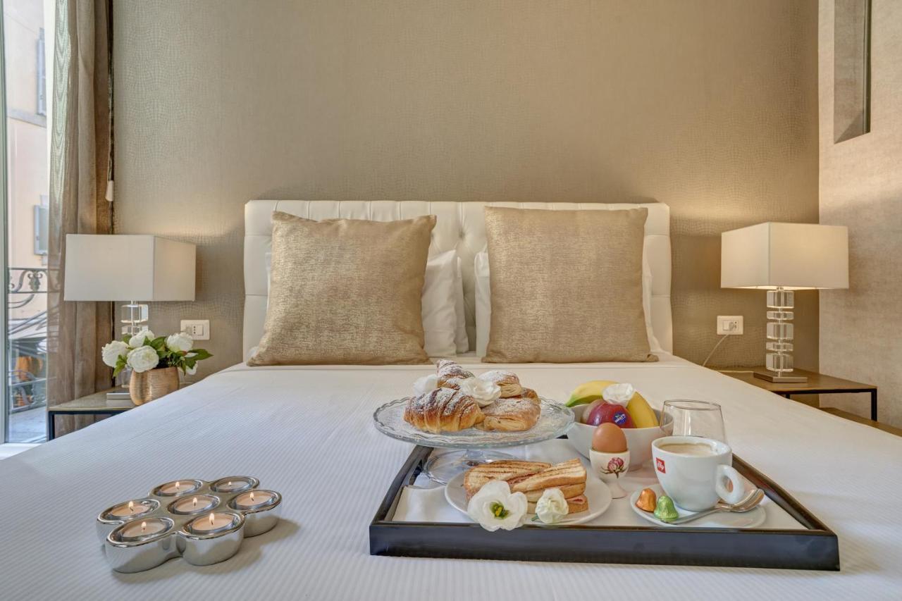 Superior Double Room-Via del Corso balcony