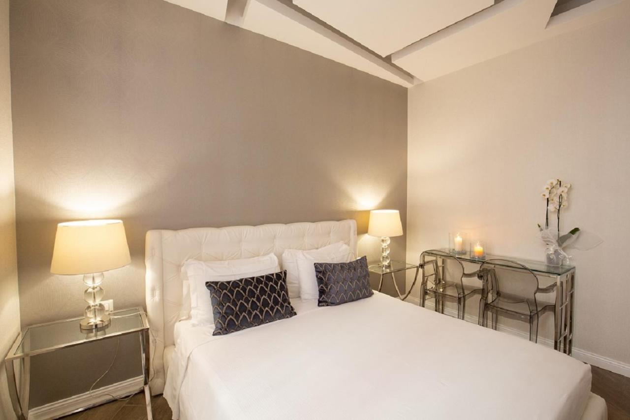 Standard Double Room-Via del Corso 32