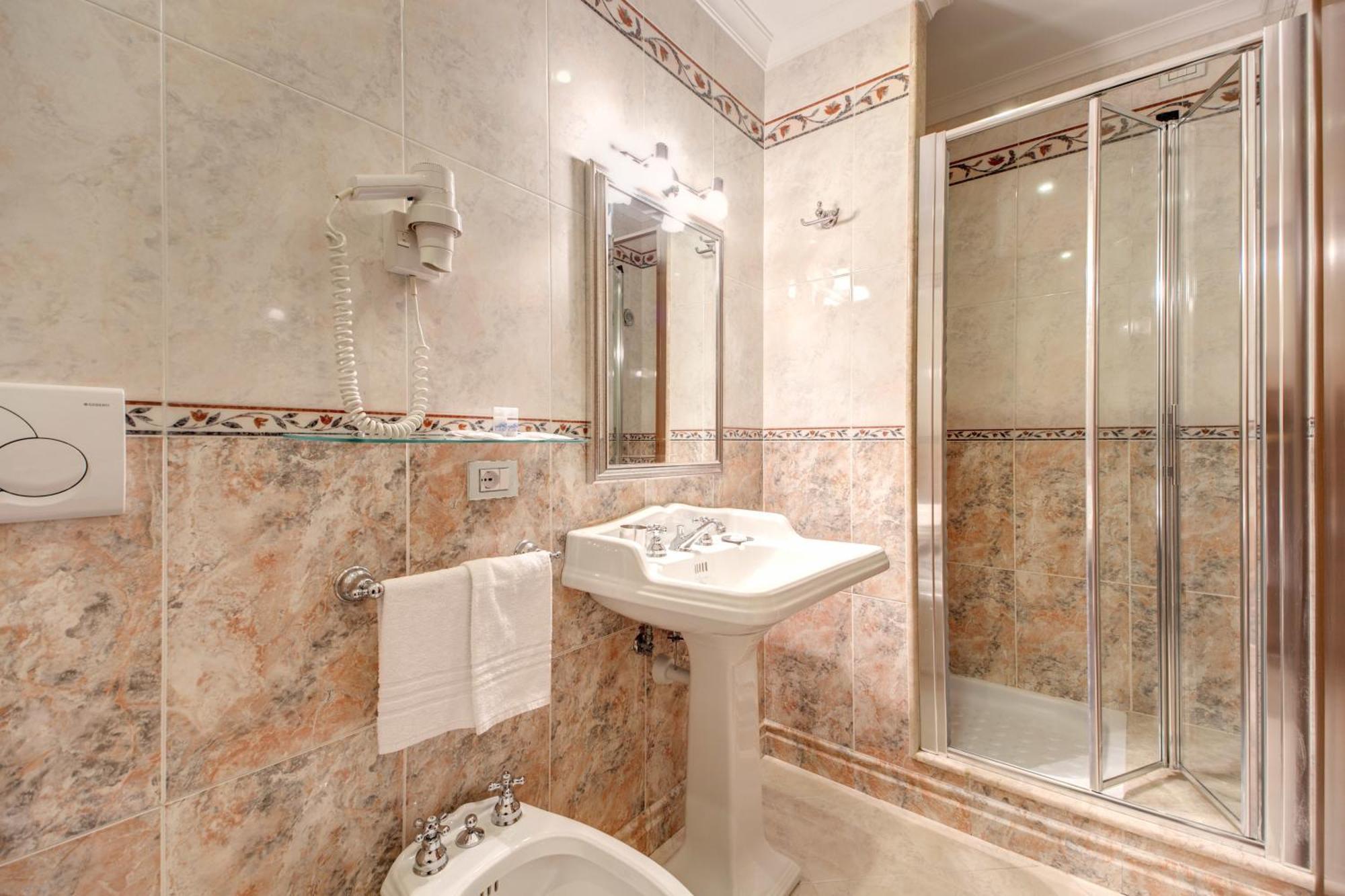 Single Room with Balcony,1209537406:JPEG