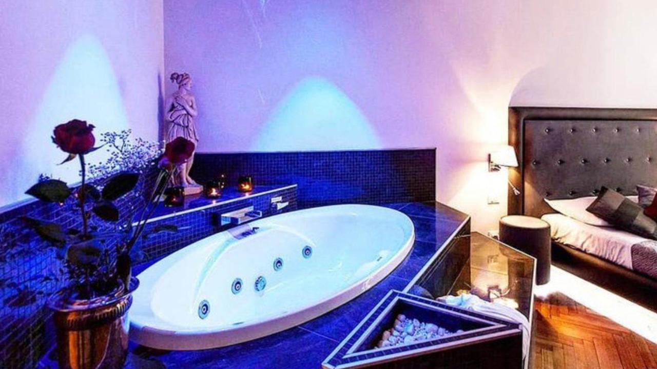 Deluxe Suite Spa Bath