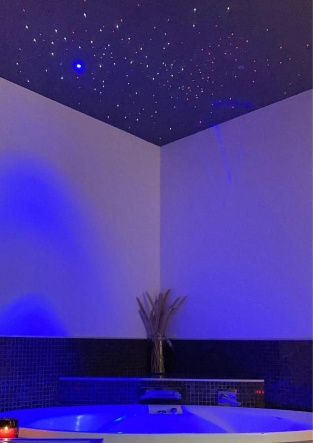 Deluxe Suite Spa Bath