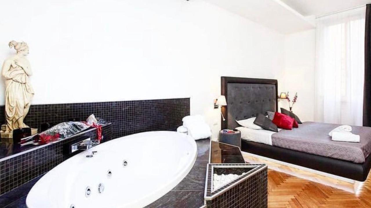 Deluxe Suite Spa Bath