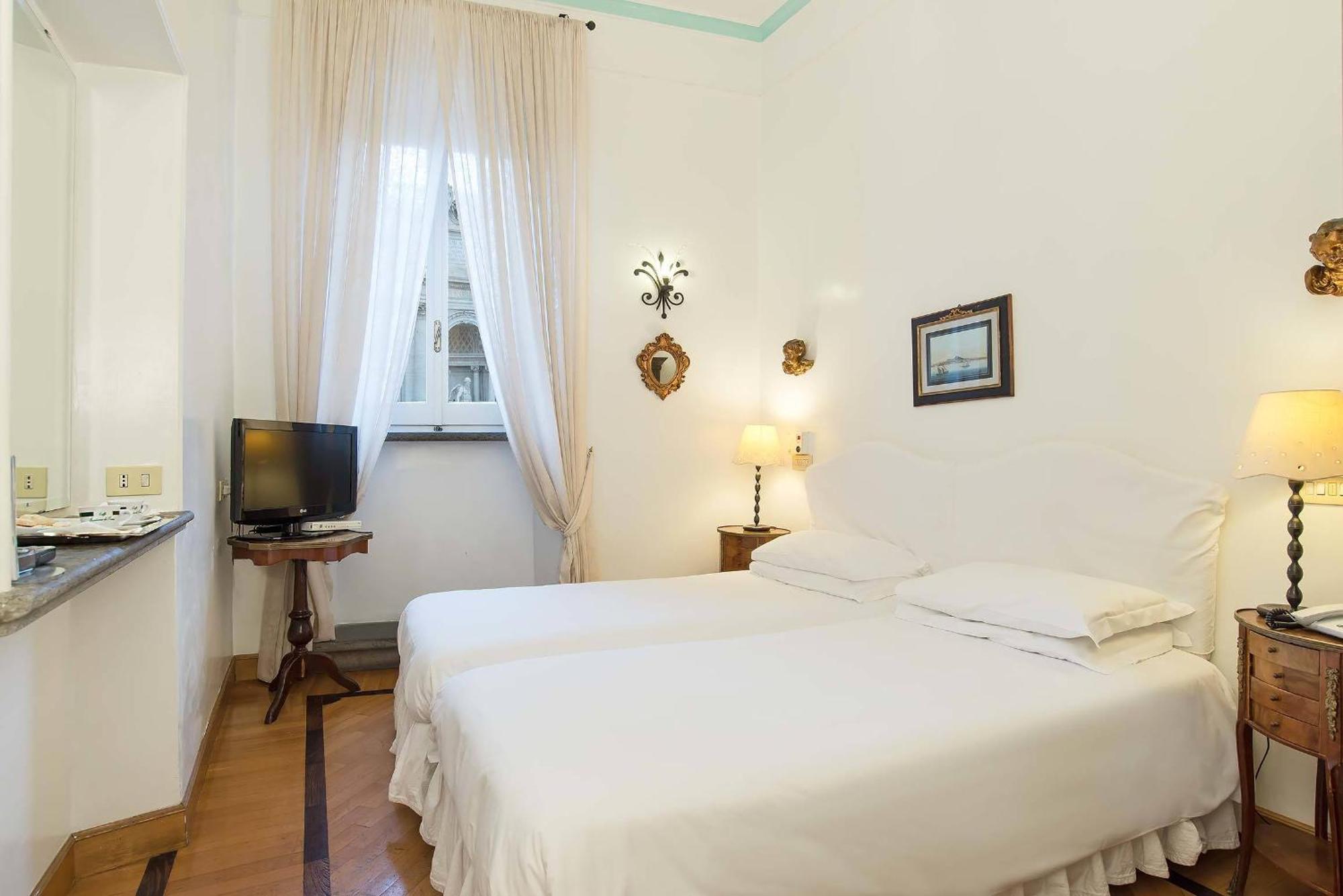 Double room Trevi Fountain View