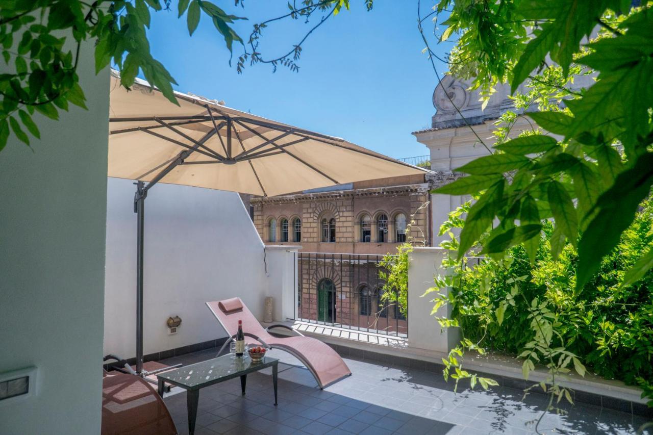Penthouse on 2 levels Terrace vicolo del Bologna 39