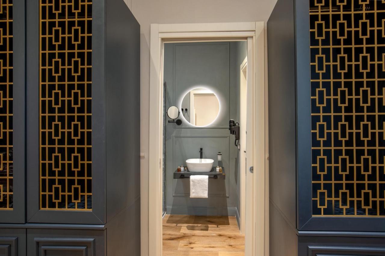 Deluxe Suite with Spa Bath