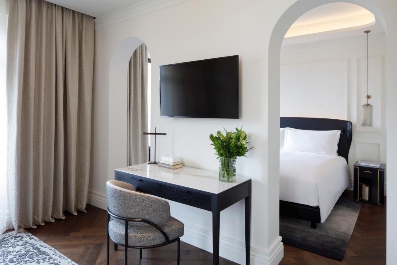 Junior King Suite Sofa Bed View