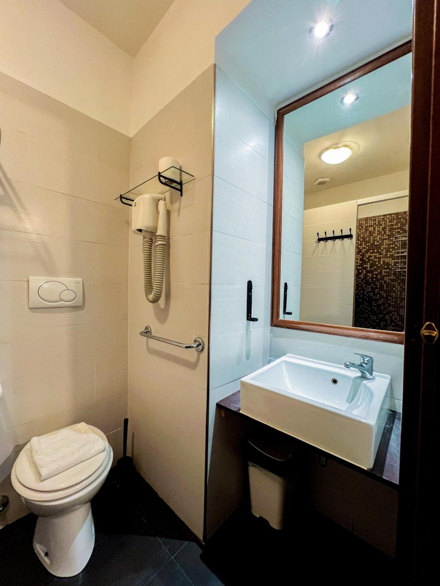 Basic Triple Room