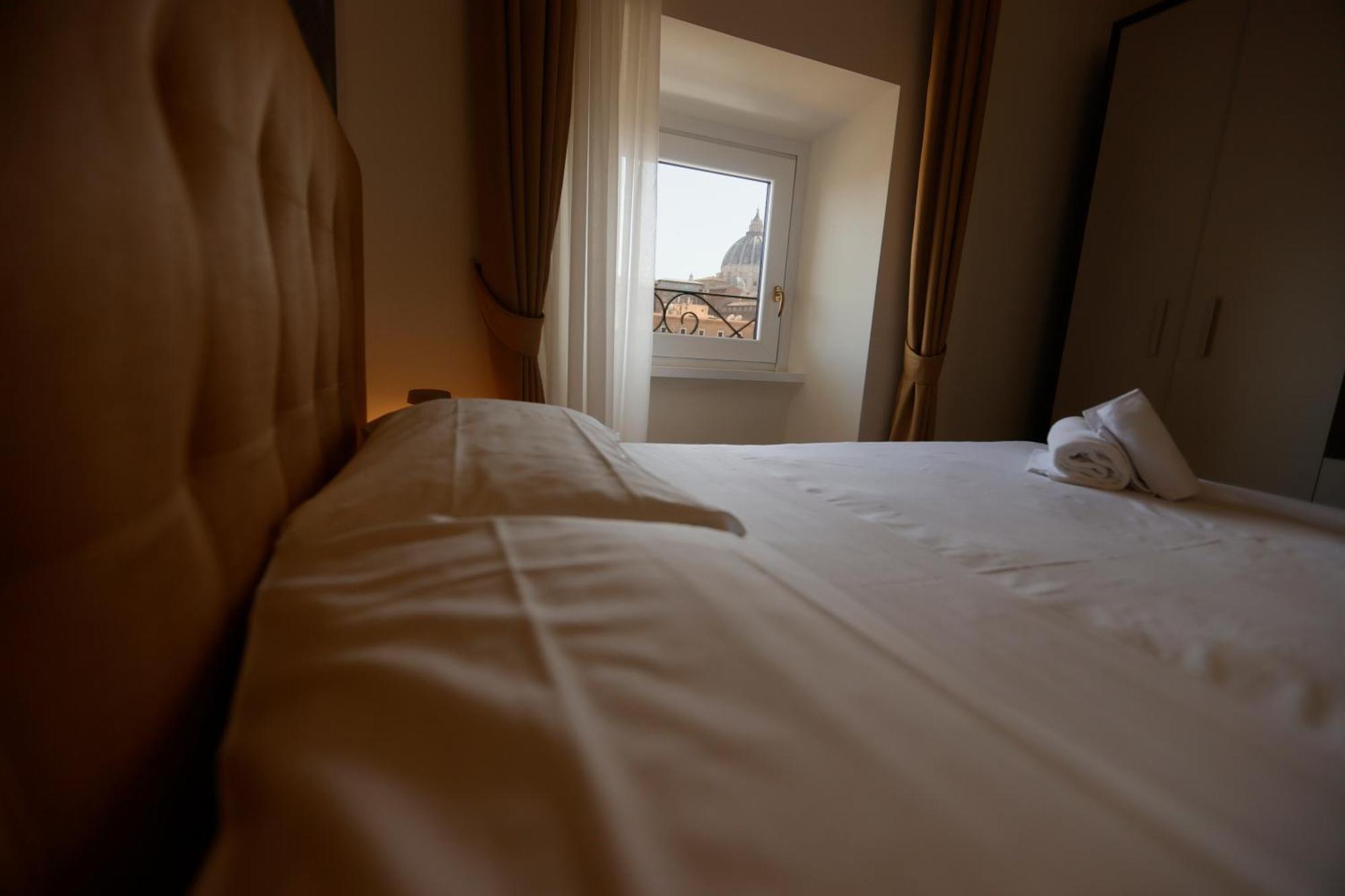 Deluxe Double or Twin Room with City View