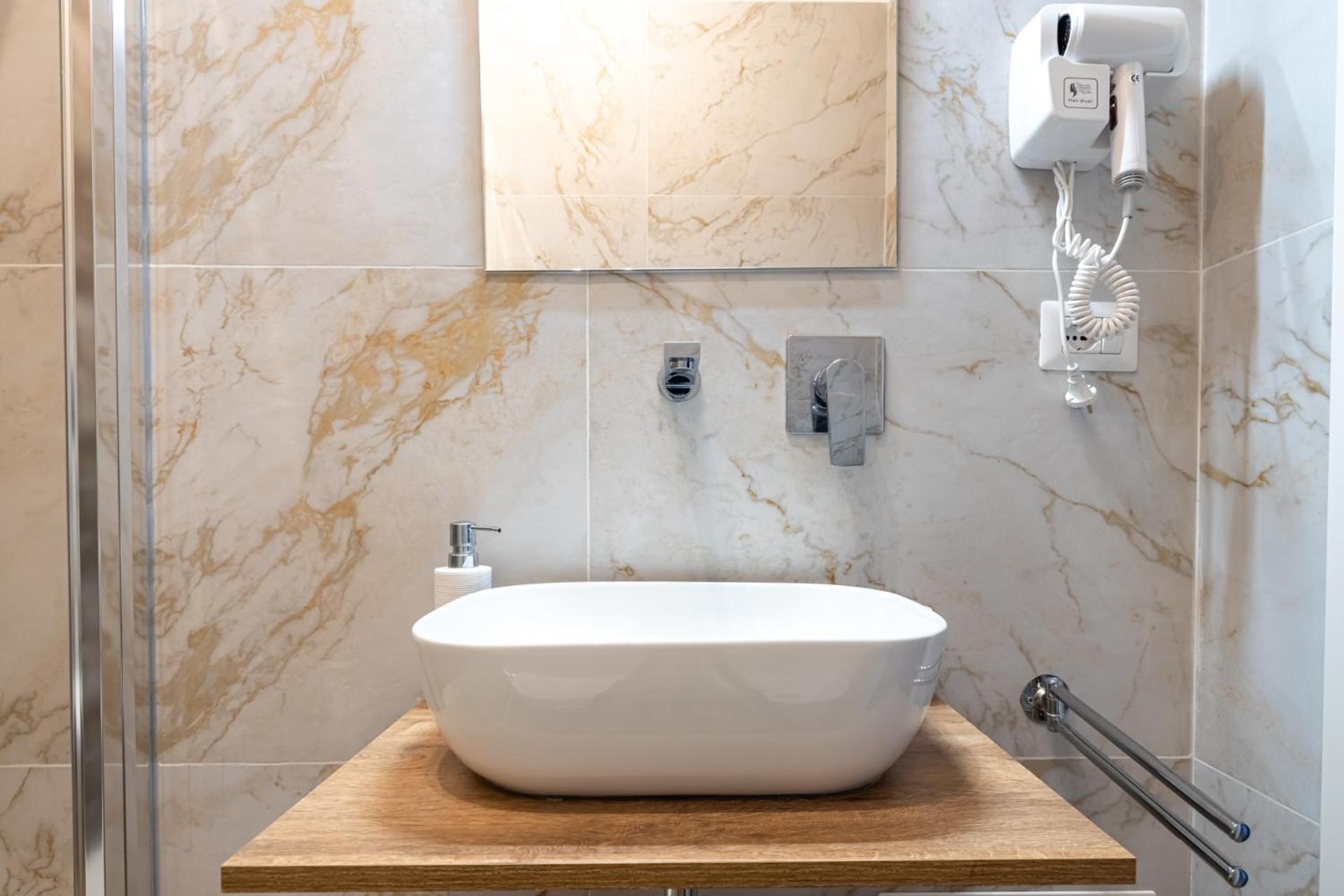 Double Room Private Bathroom