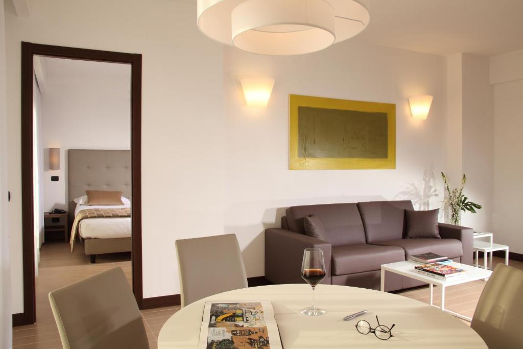 Suite with Kitchenette