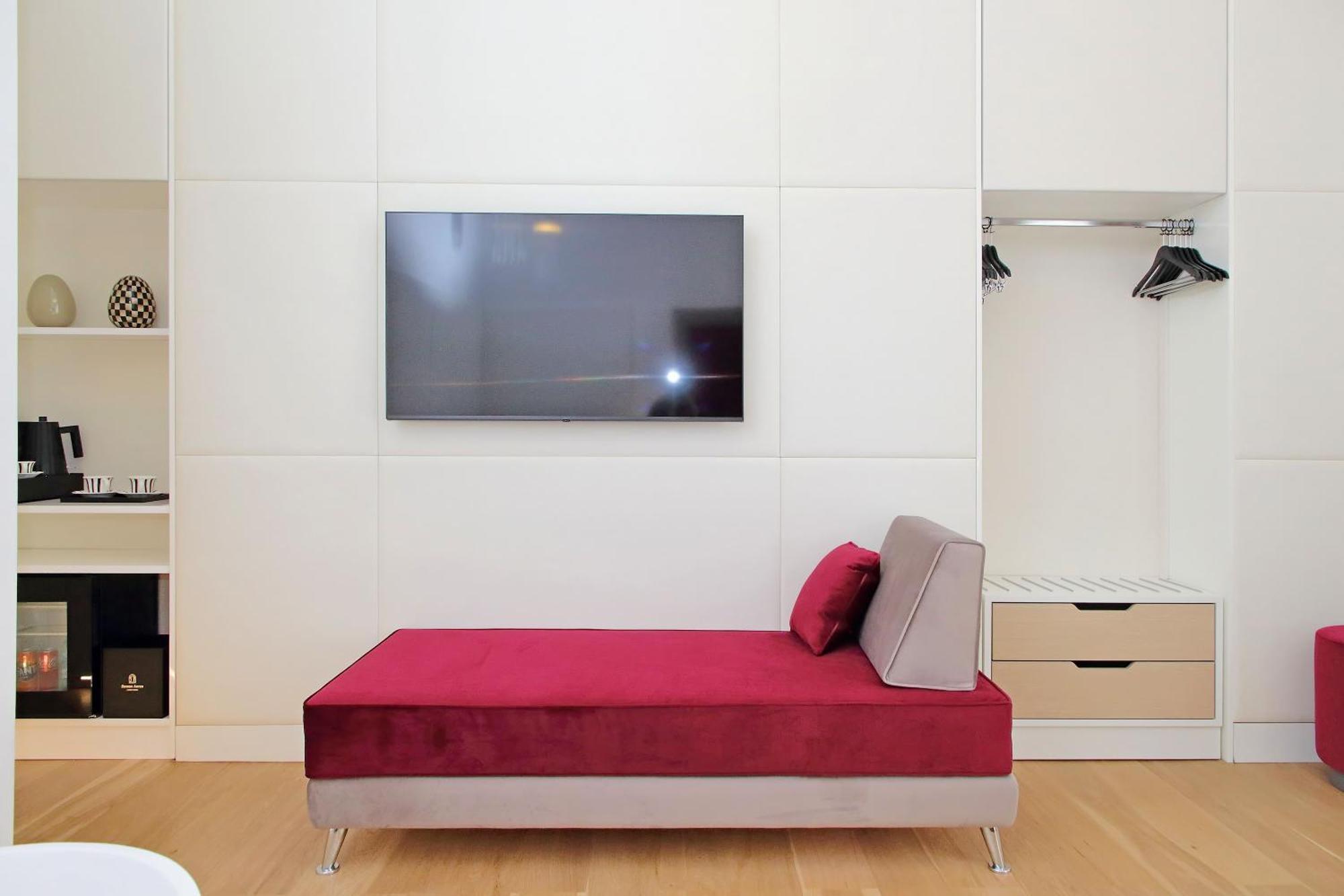 Deluxe King Suite