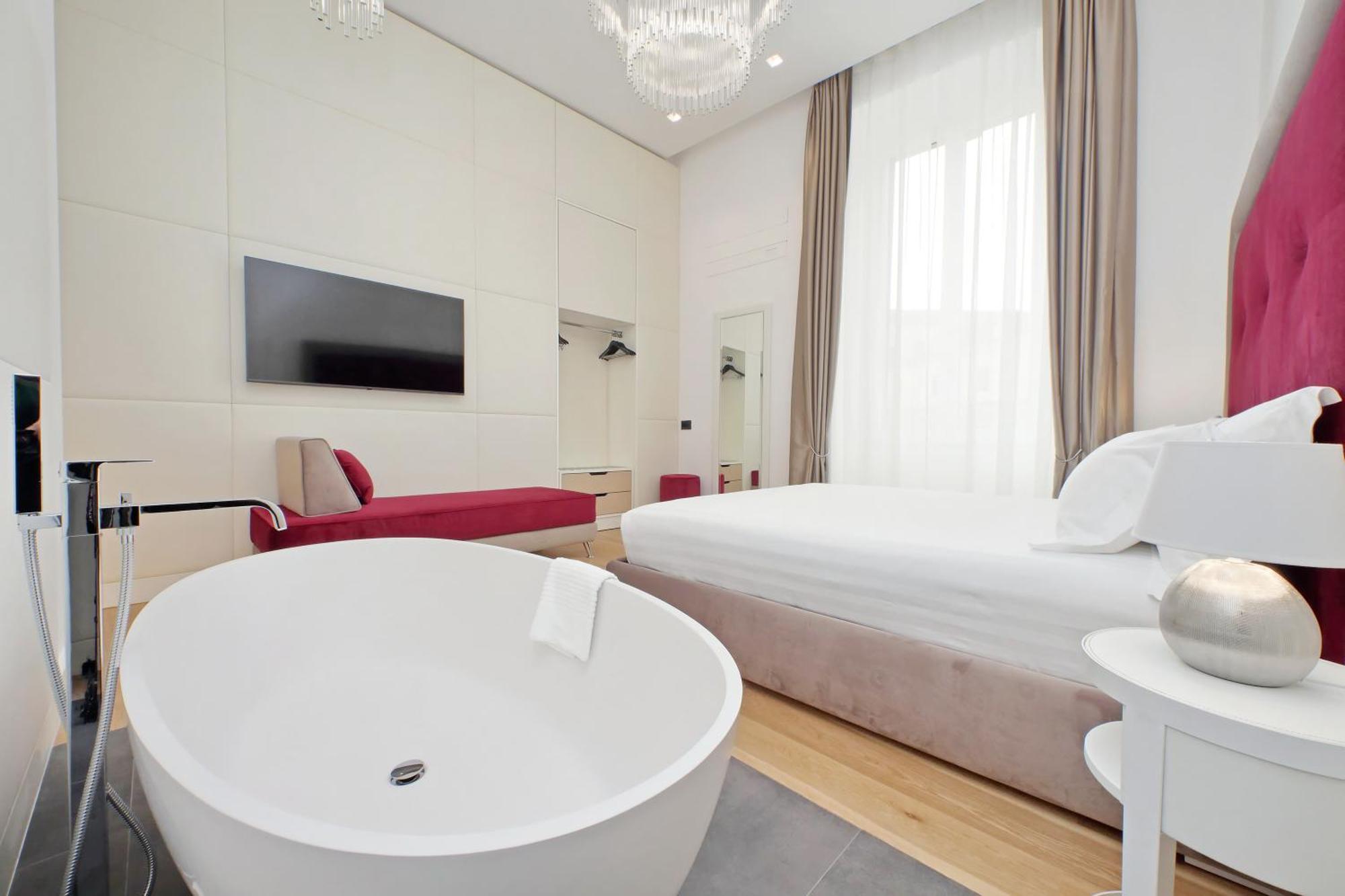 Deluxe King Suite