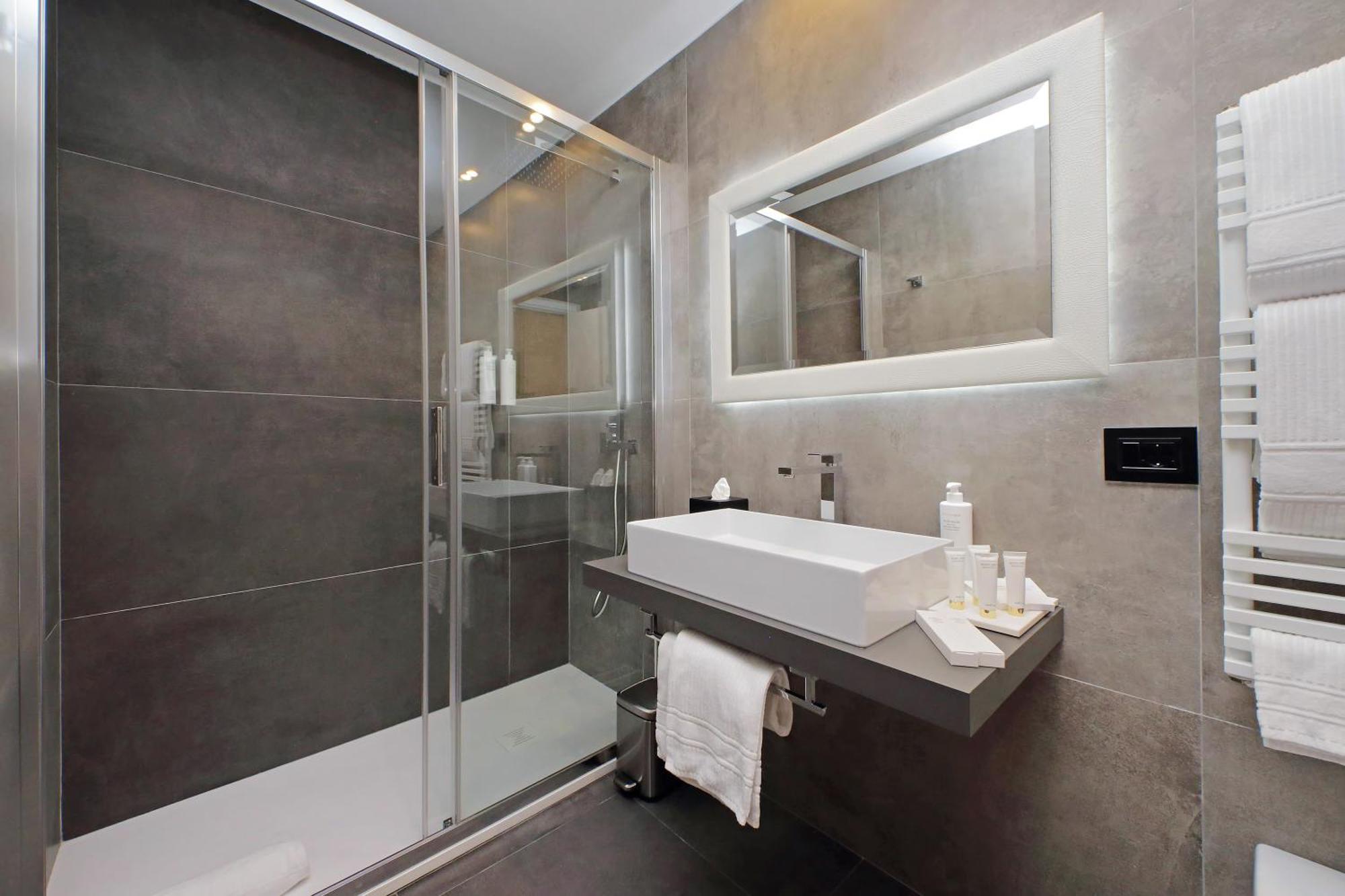 Deluxe King Suite