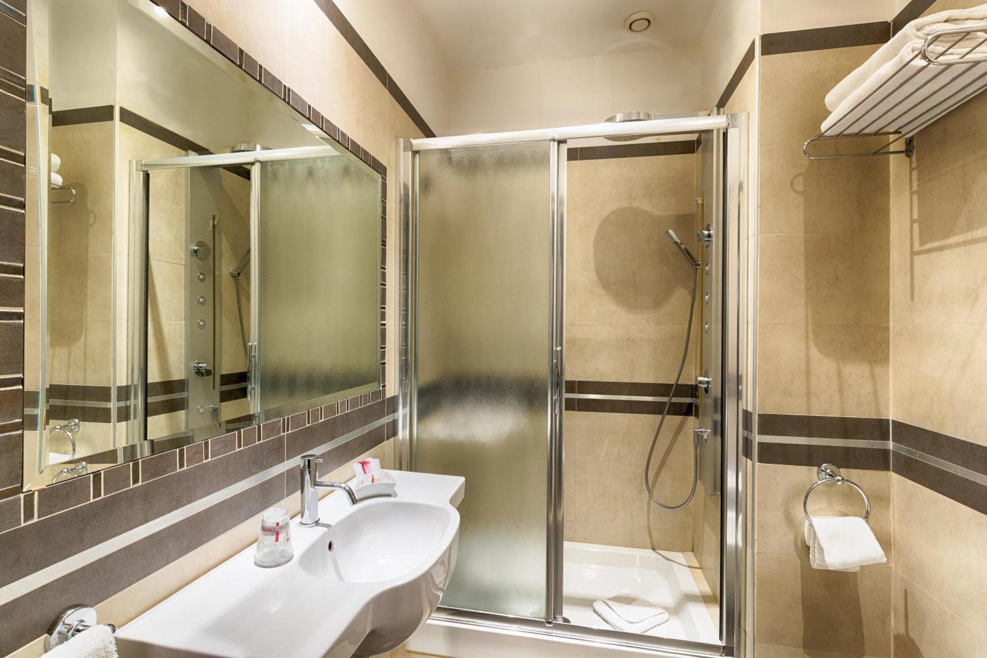 Standard Quadruple Room,1598886361:JPEG