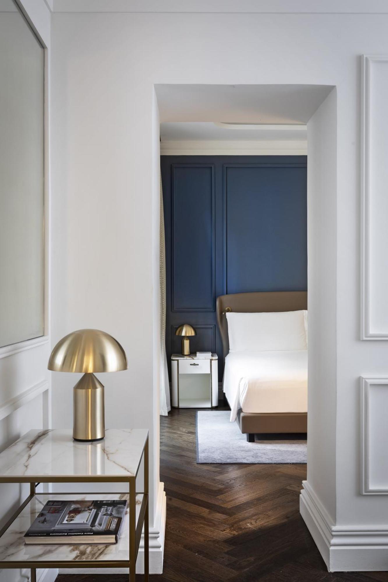 Classic King Room Balcony Cityside