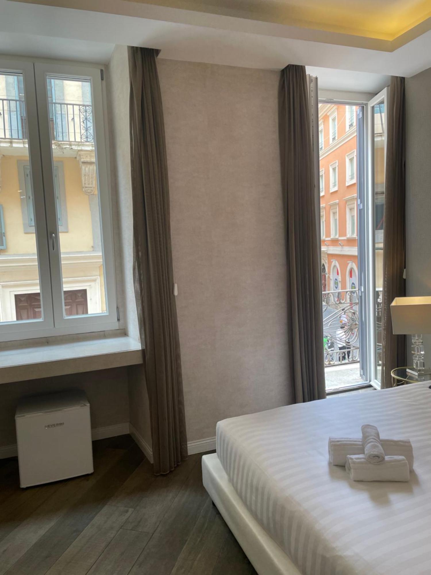 Superior Double Room-Via del Corso balcony