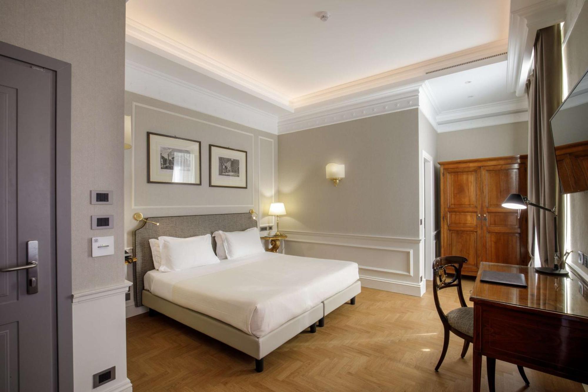 Family Room One King Bed One Queen Bed Non-Smoking