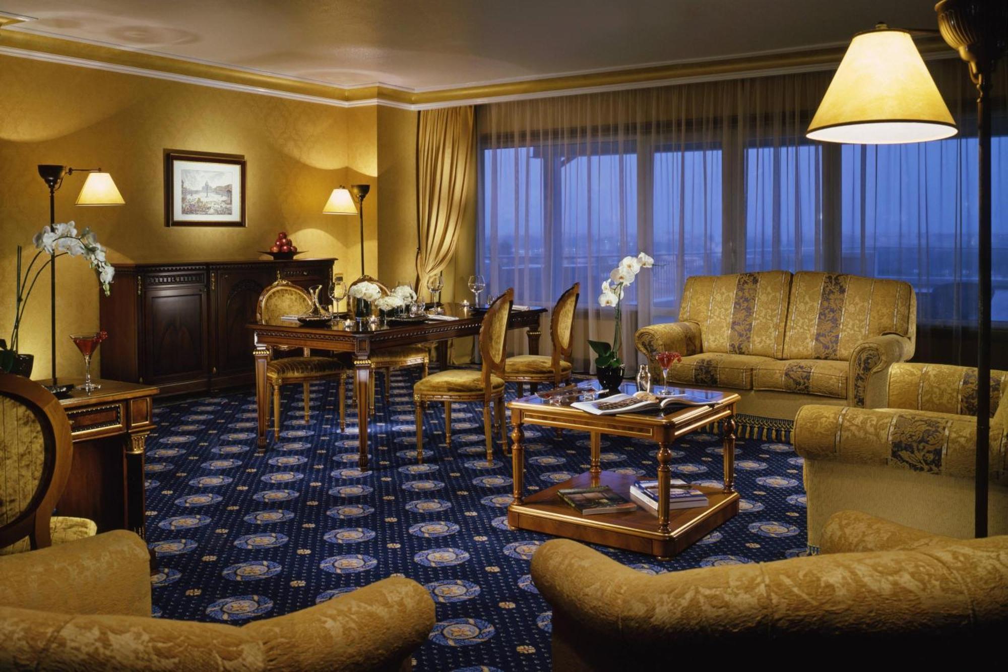 Presidential Suite Lounge Access