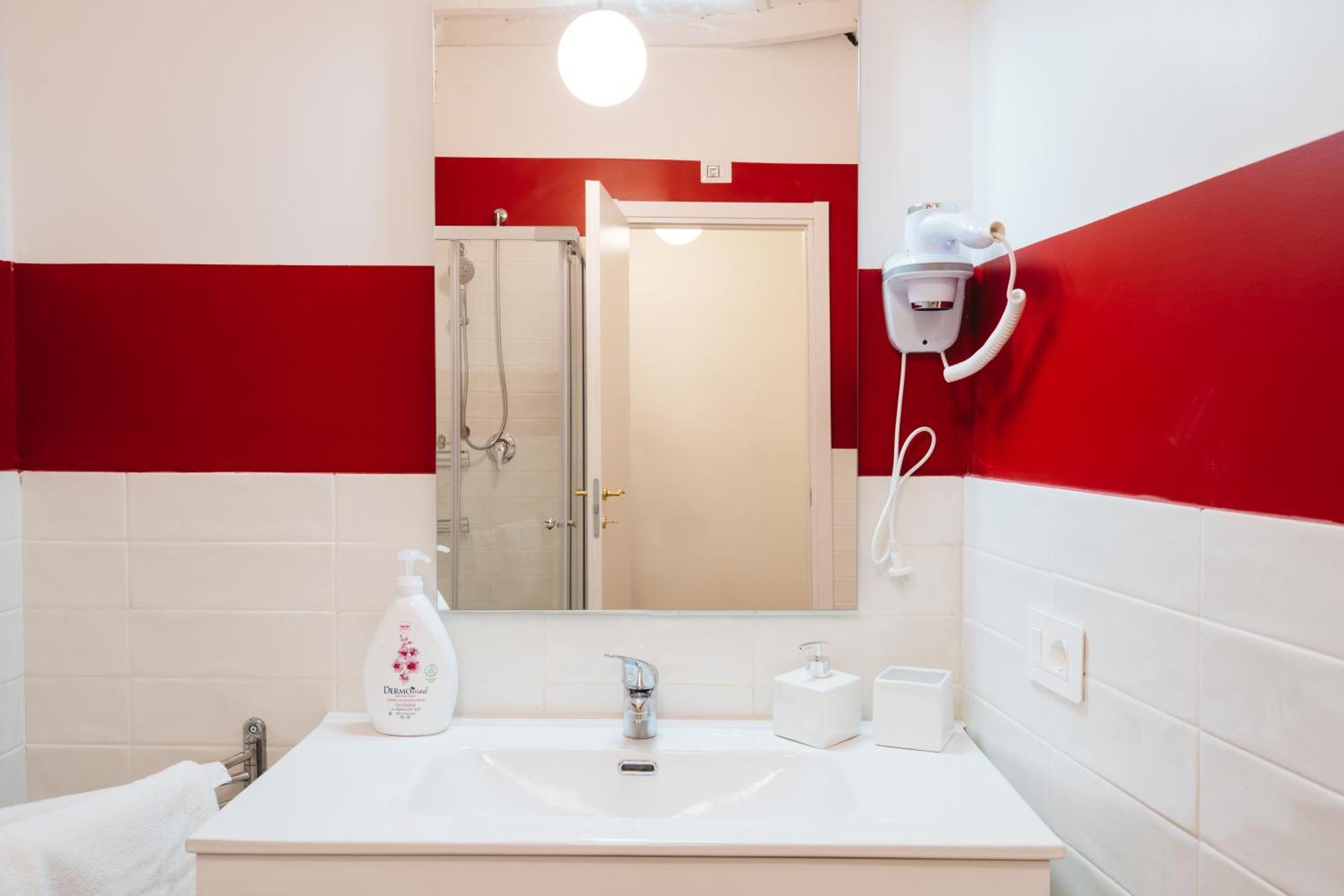Three-Bedroom Deluxe Apartment
