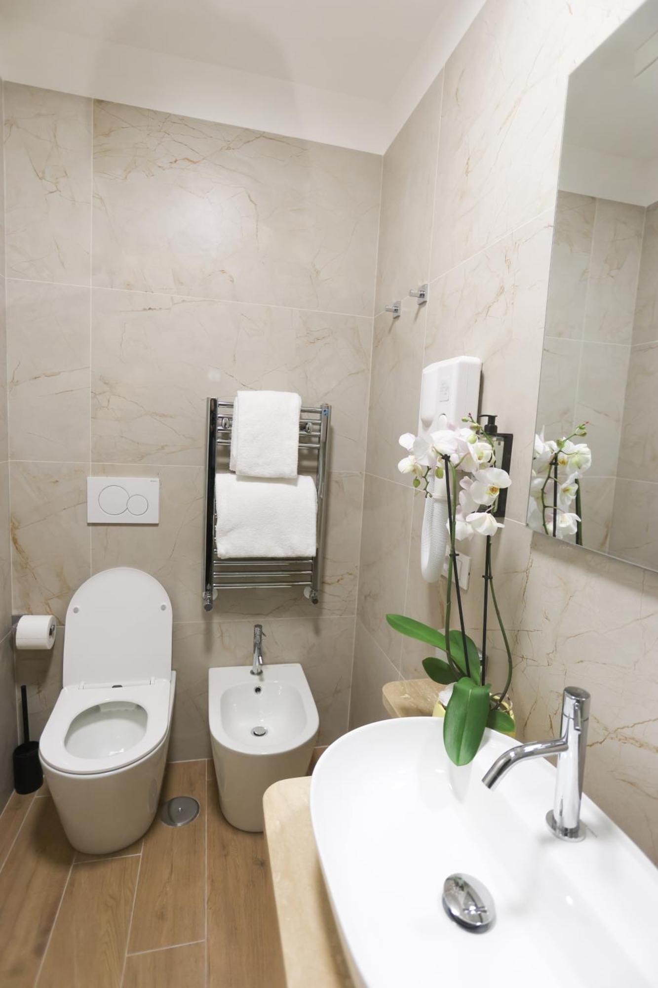 Double Room Ensuite Private Bathroom