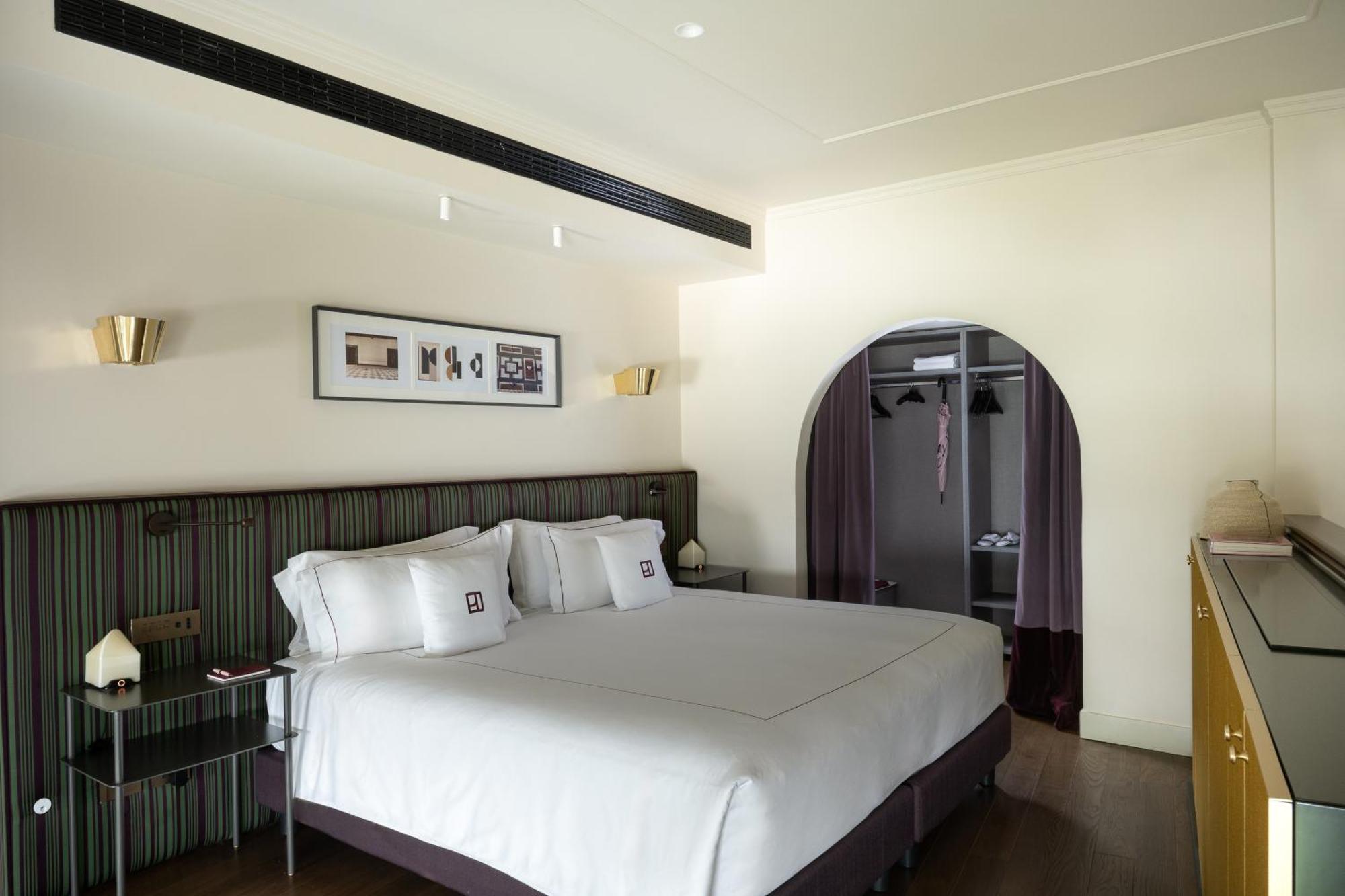 Suite with Garden View