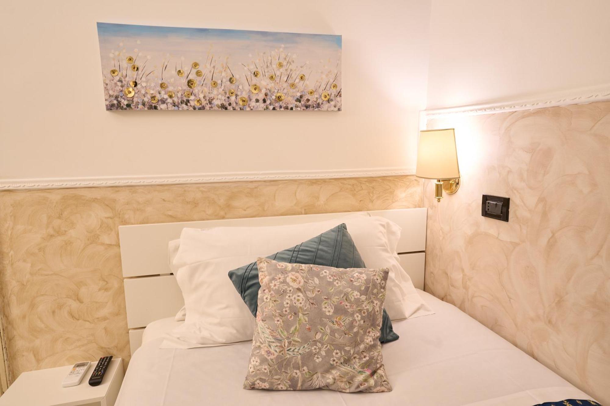Superior Single Room French Bed