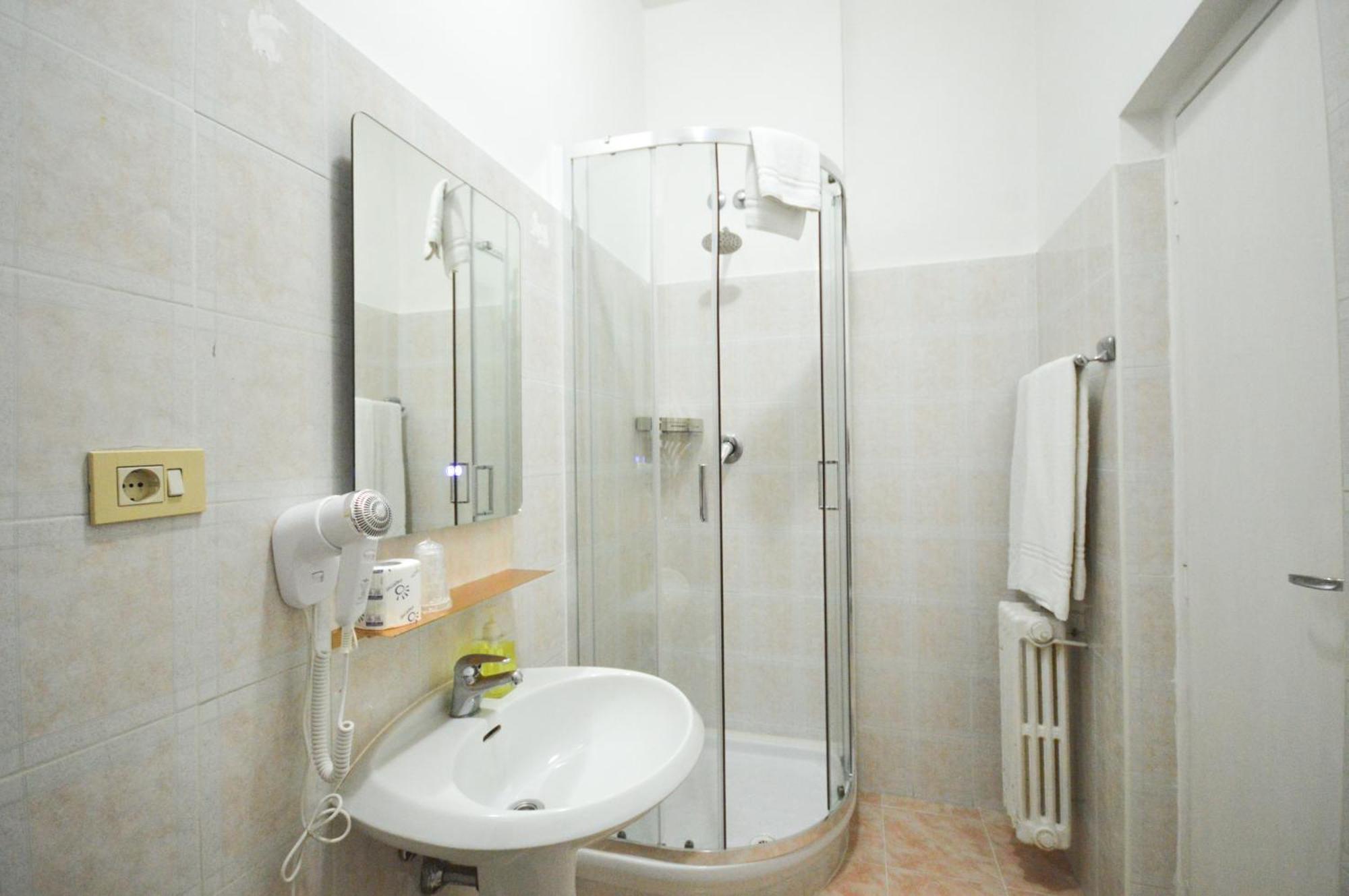 Double or Twin Room Private Bathroom