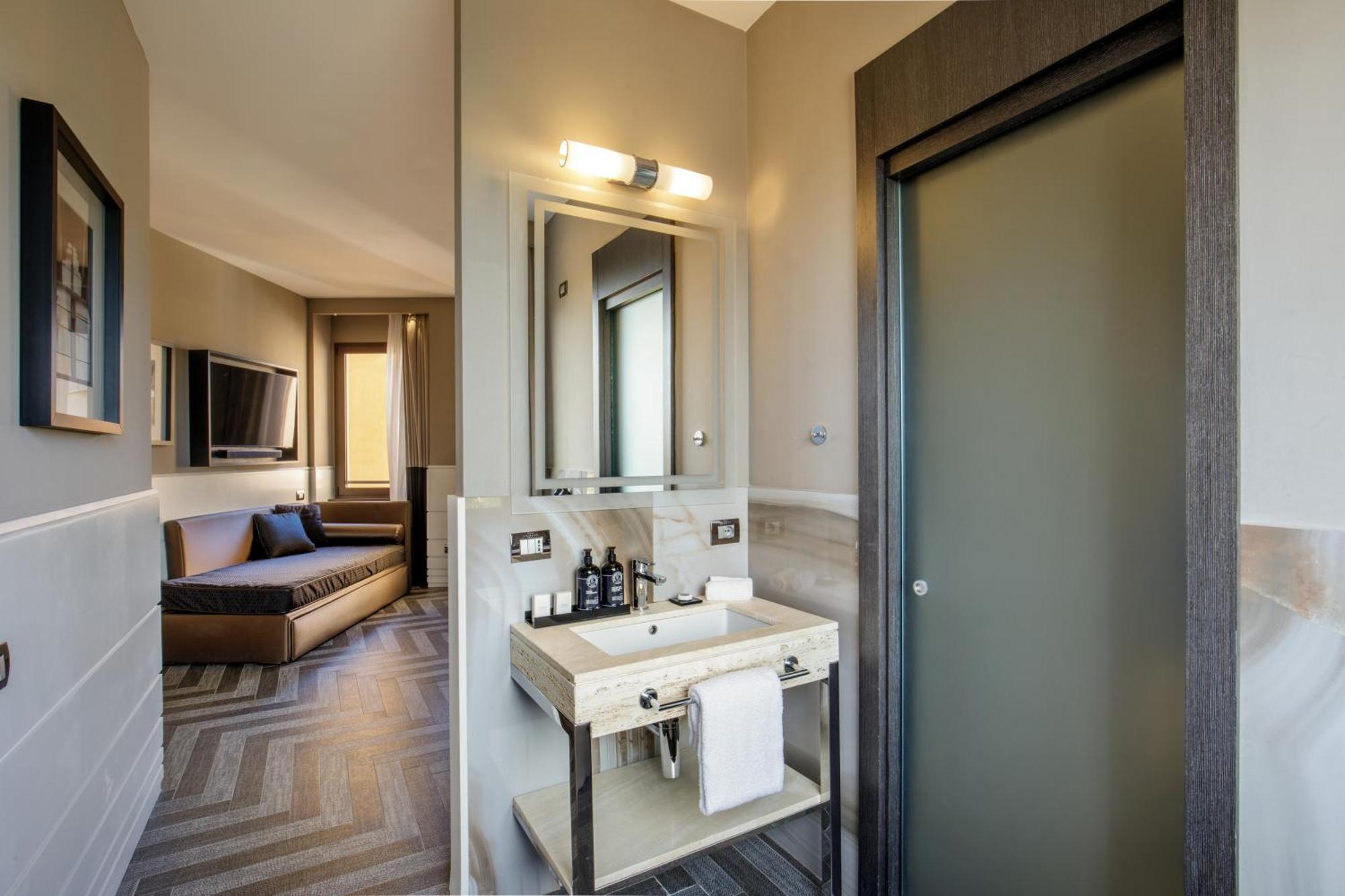 Deluxe King Junior Suite