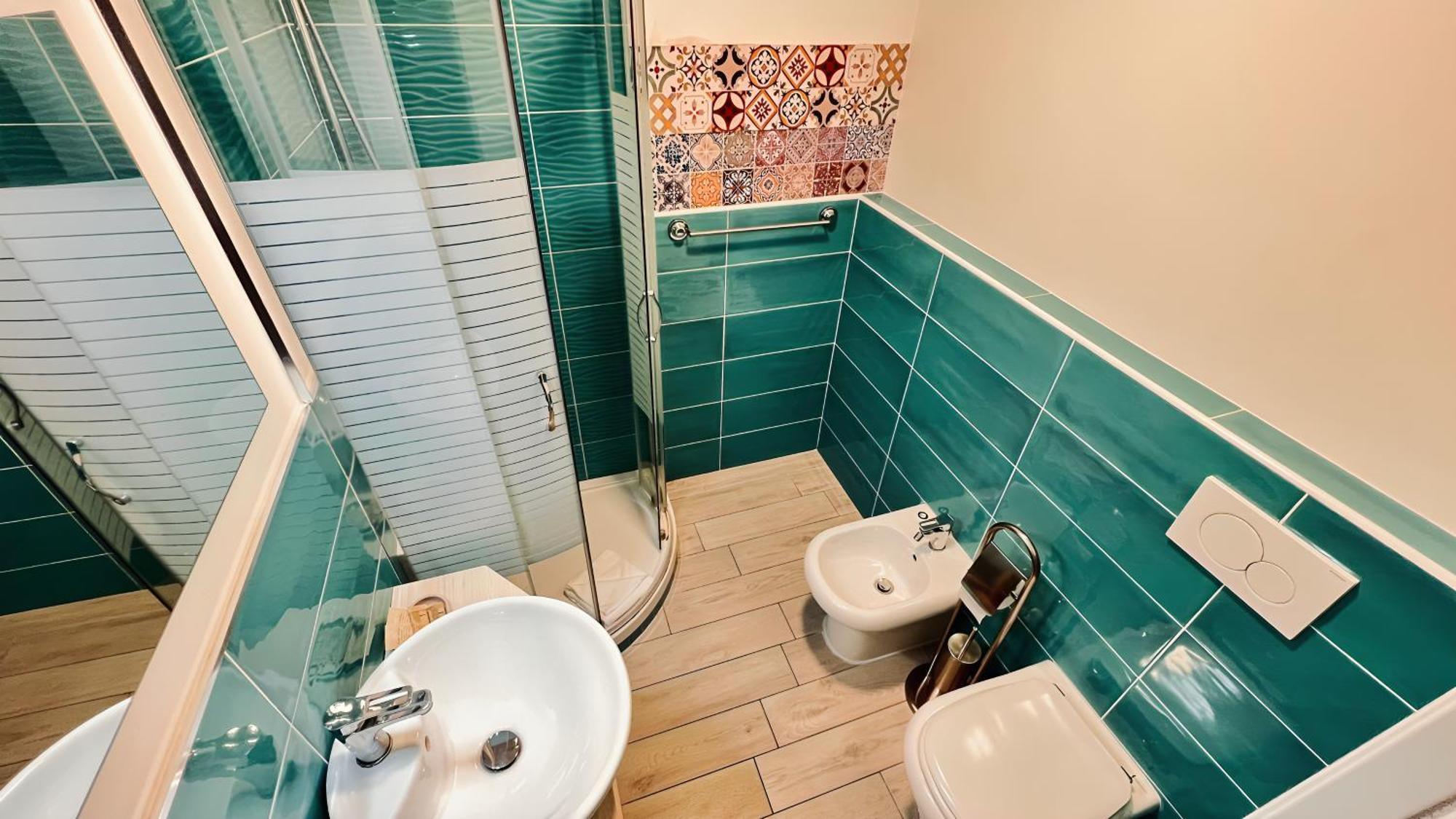 Triple Room,1739542905:JPEG