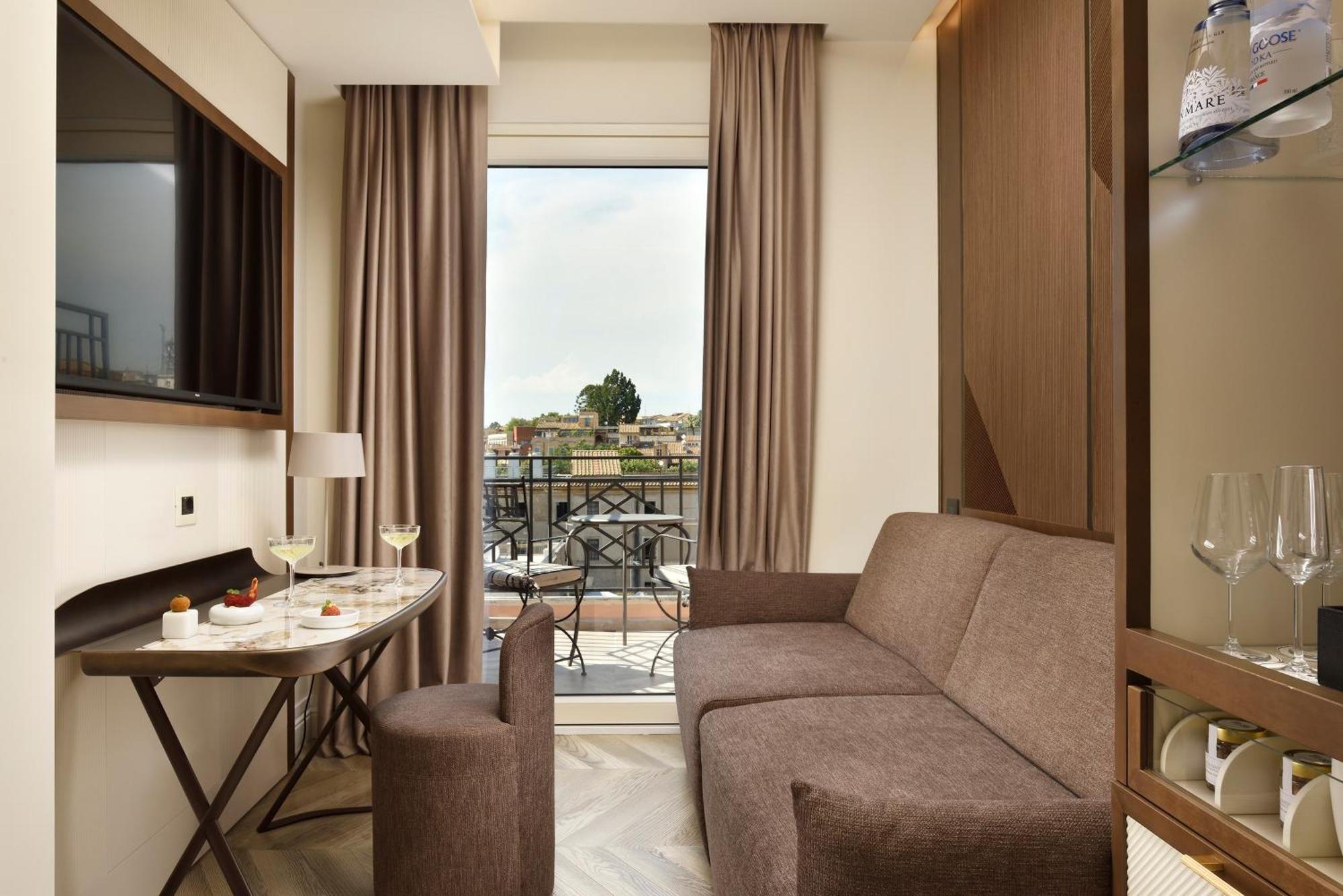 One Bedroom Suite with Jacuzzi, Balcony & Panoramic view