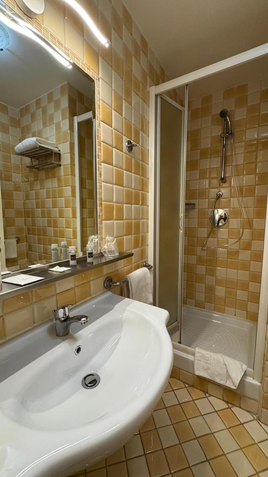 Double Room,1742620521:JPEG