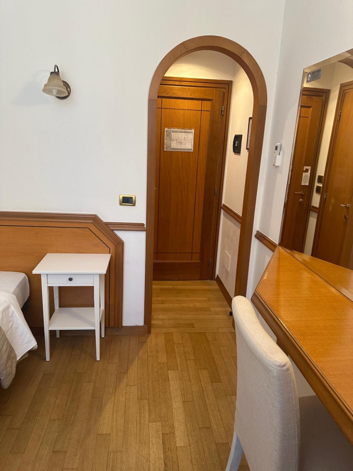 Single Room,1742961030:JPEG