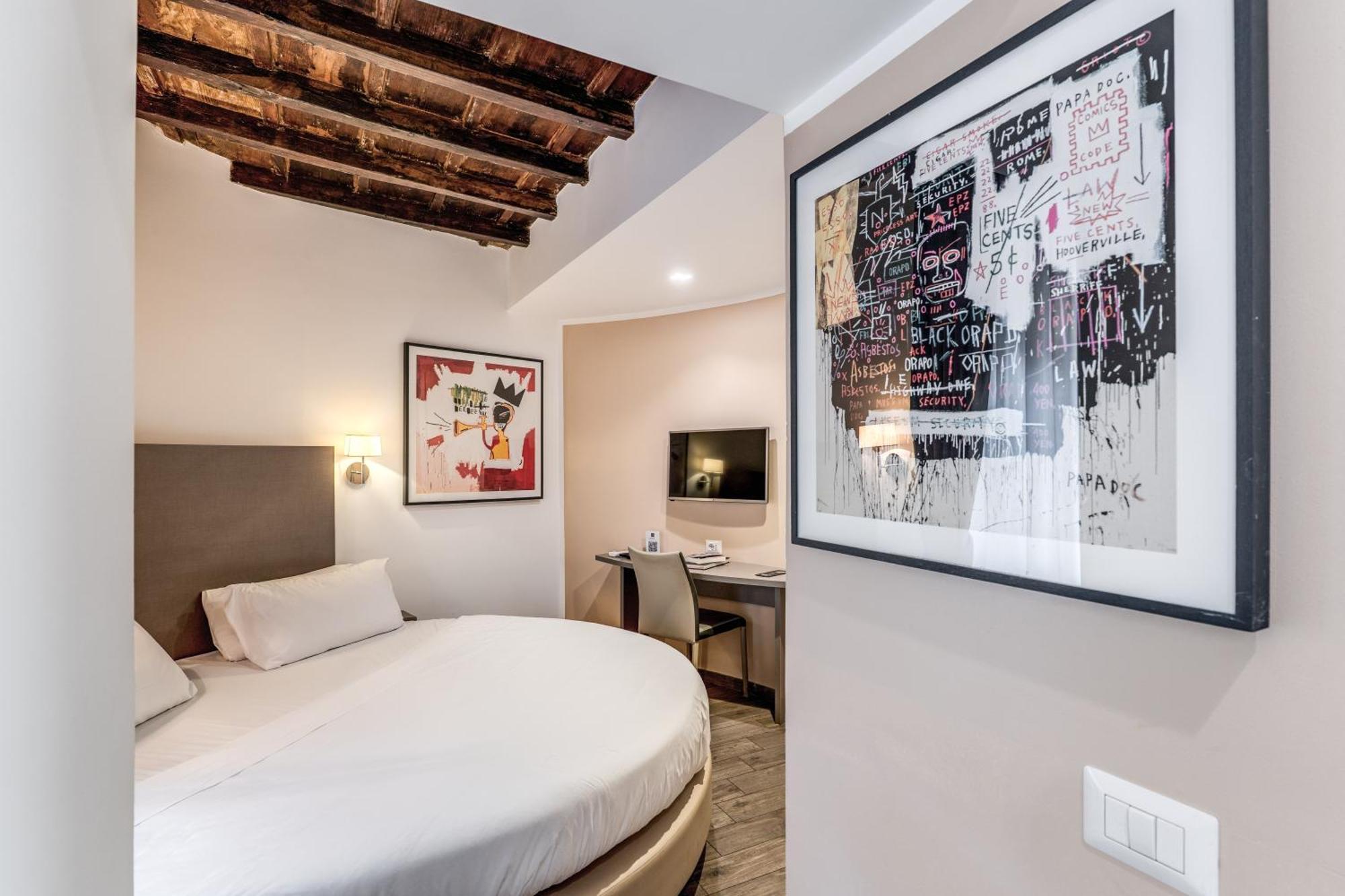 Double Room with Round Bed