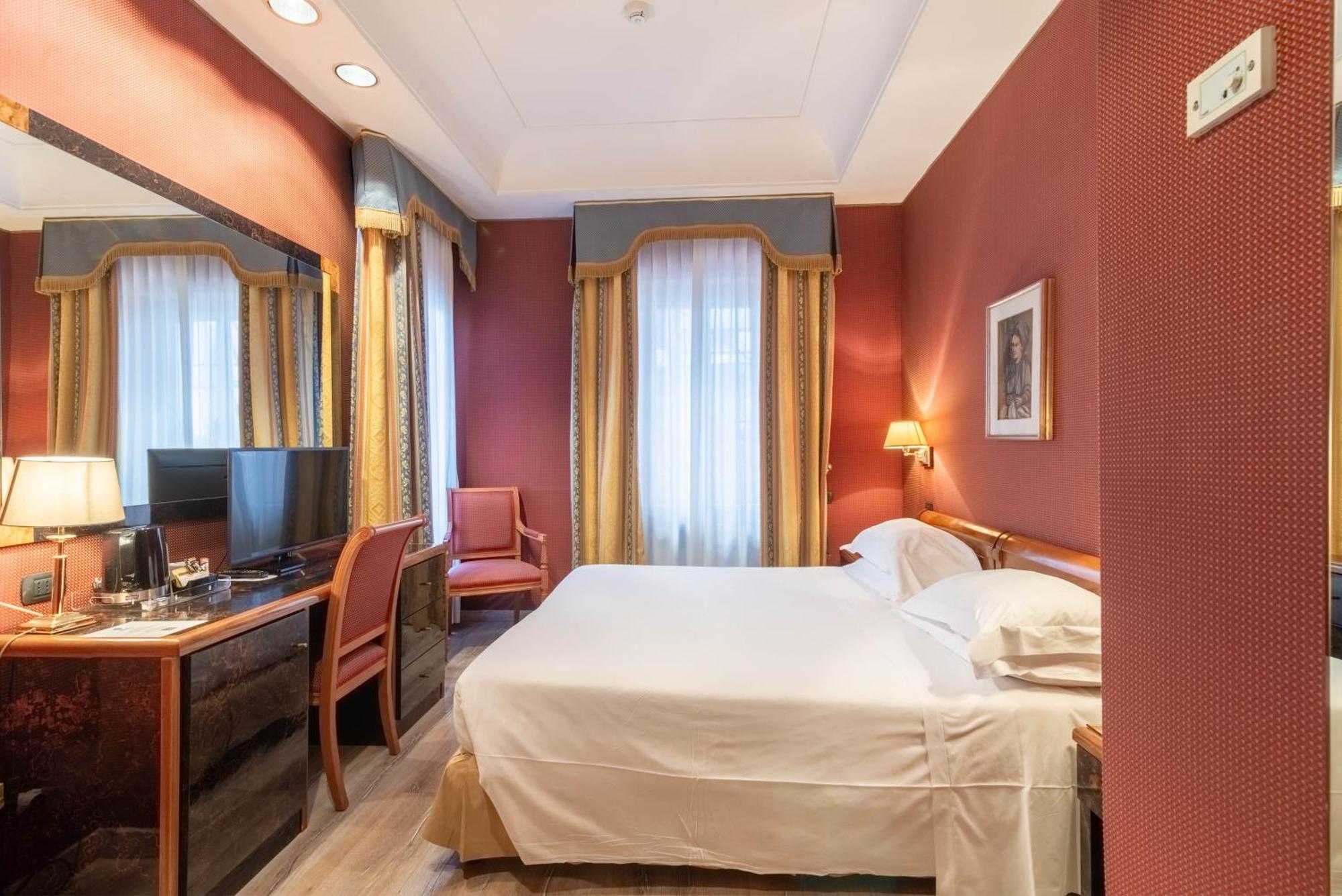 Classic Triple Room Three Single Beds