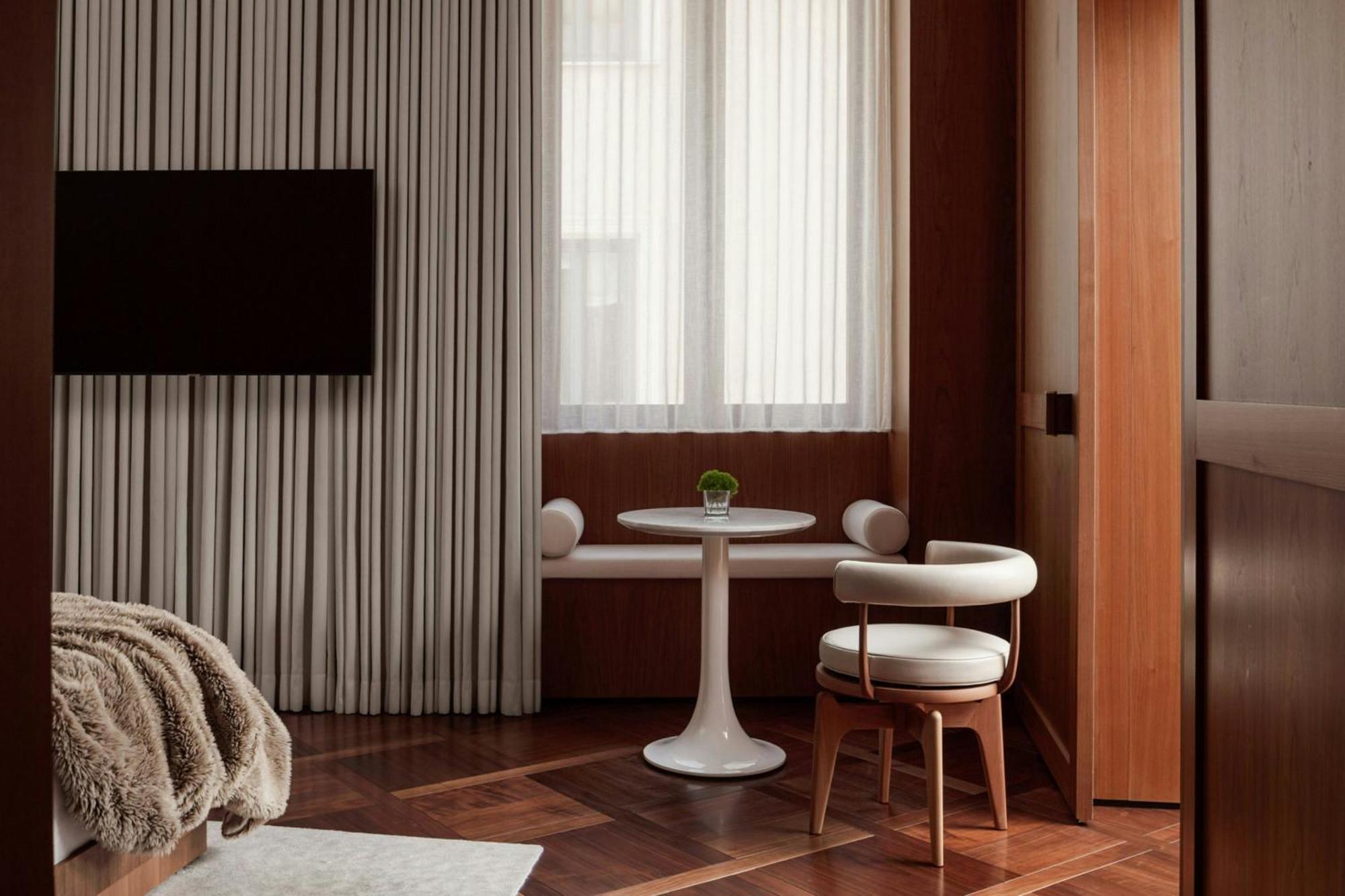 Signature King Suite