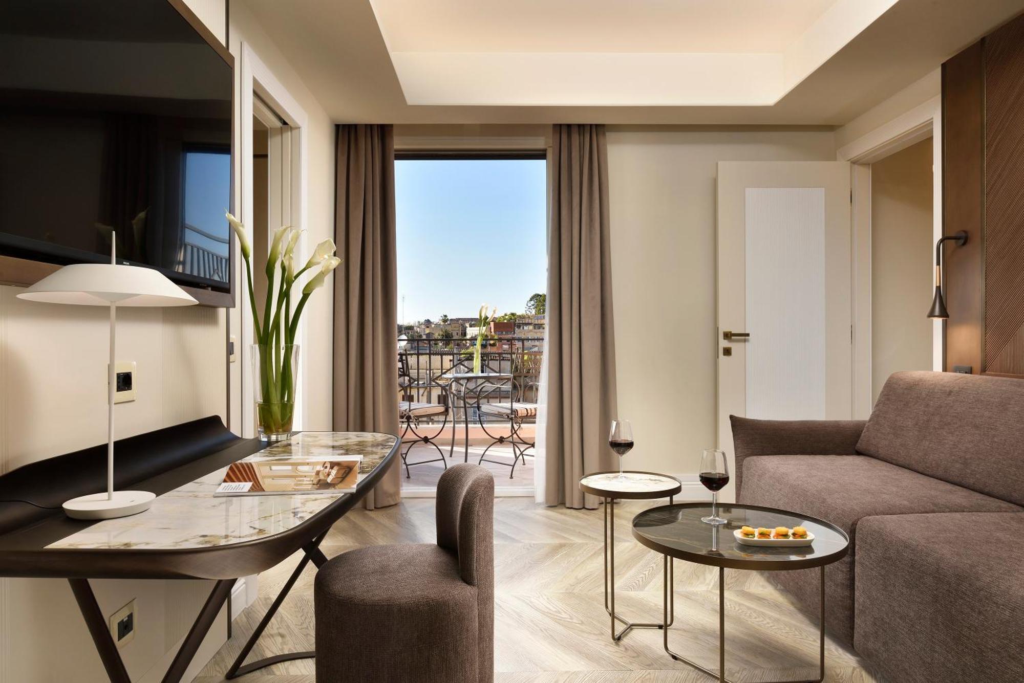 One Bedroom Suite Jacuzzi Balcony & Iconic Panoramic view