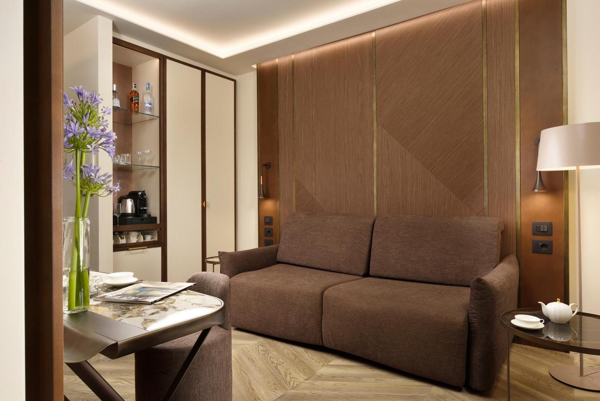One Bedroom Suite Jacuzzi & City view