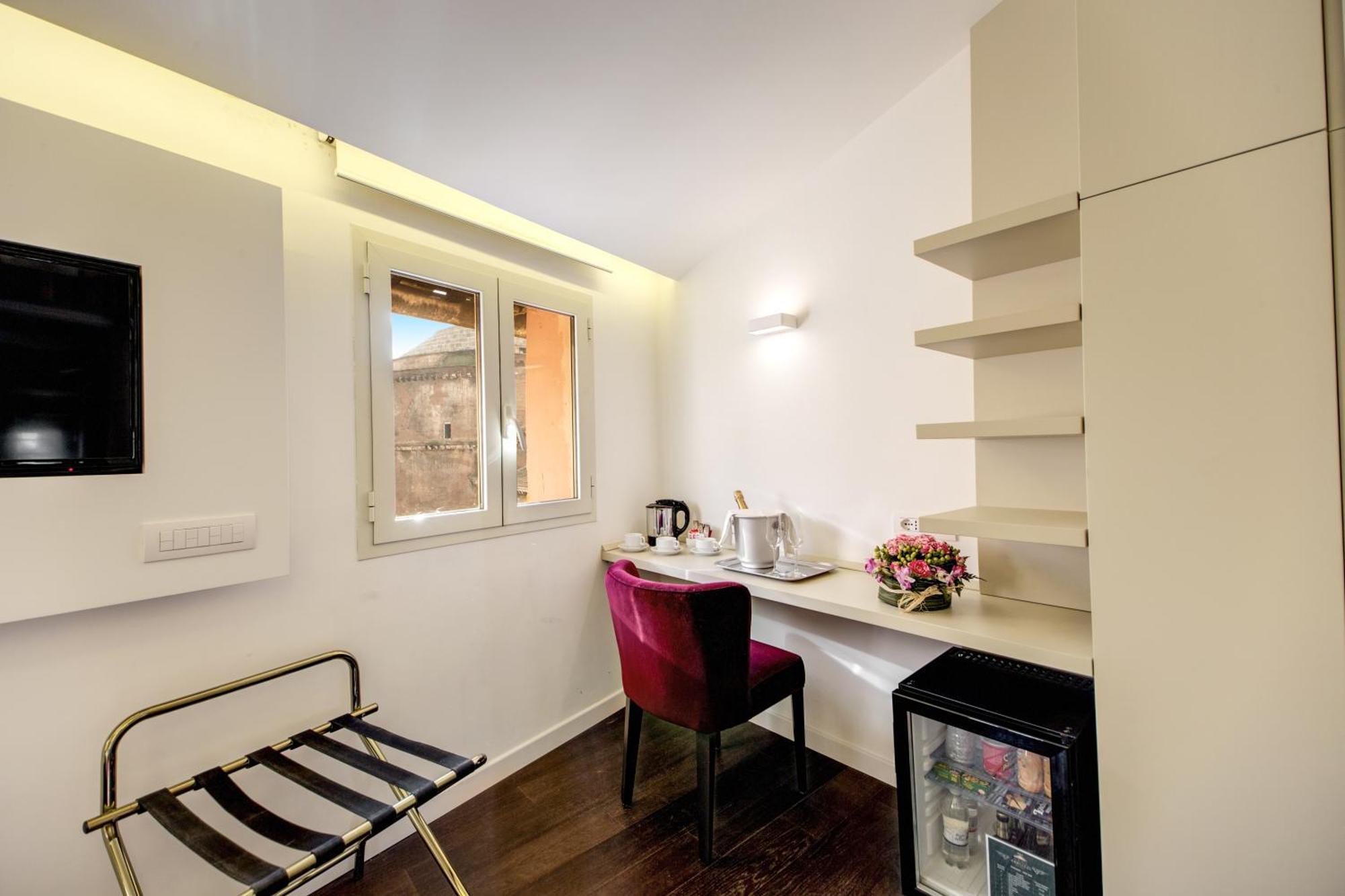 Junior Suite Pantheon View on the 5th floor
