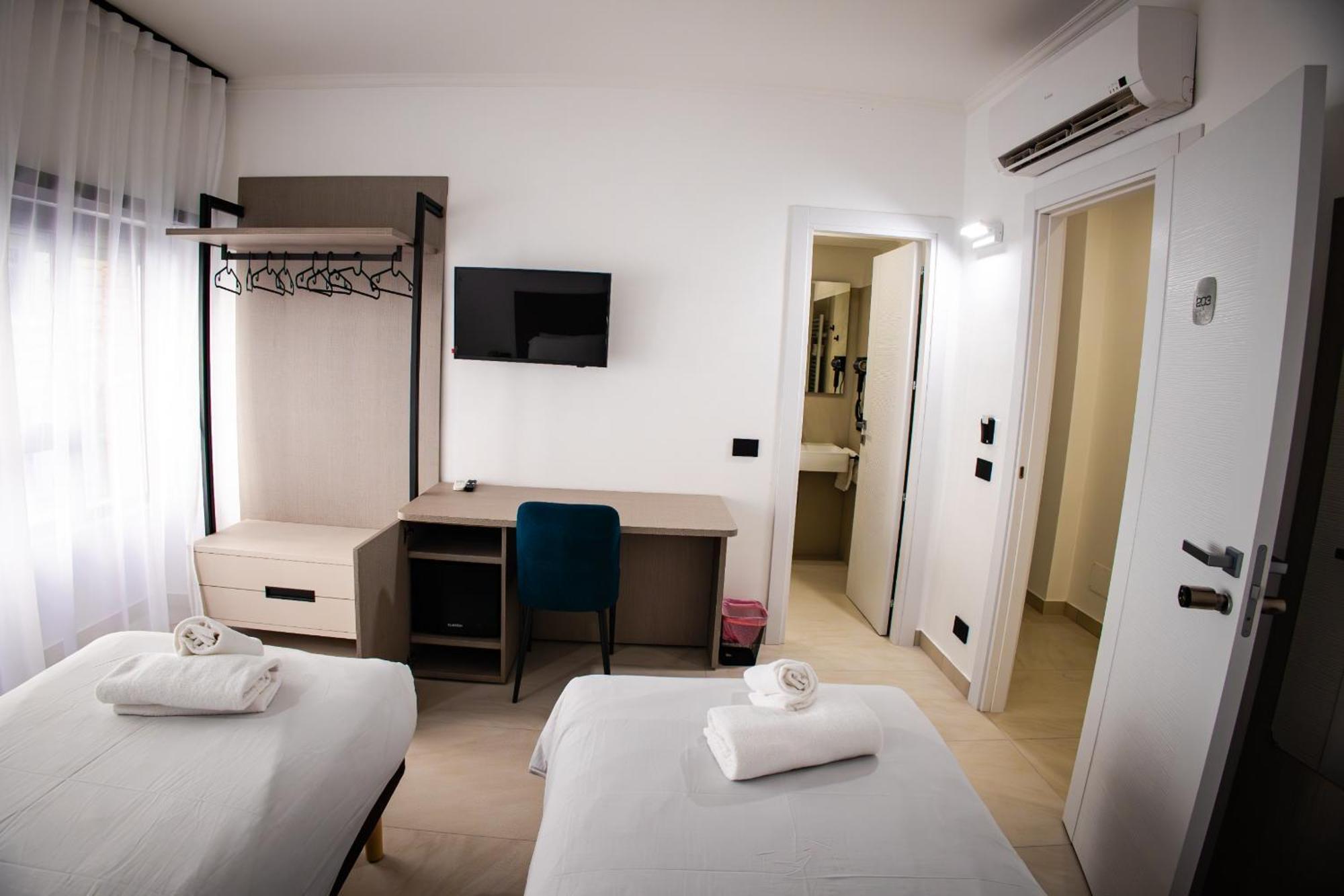 Twin Room Private Bathroom