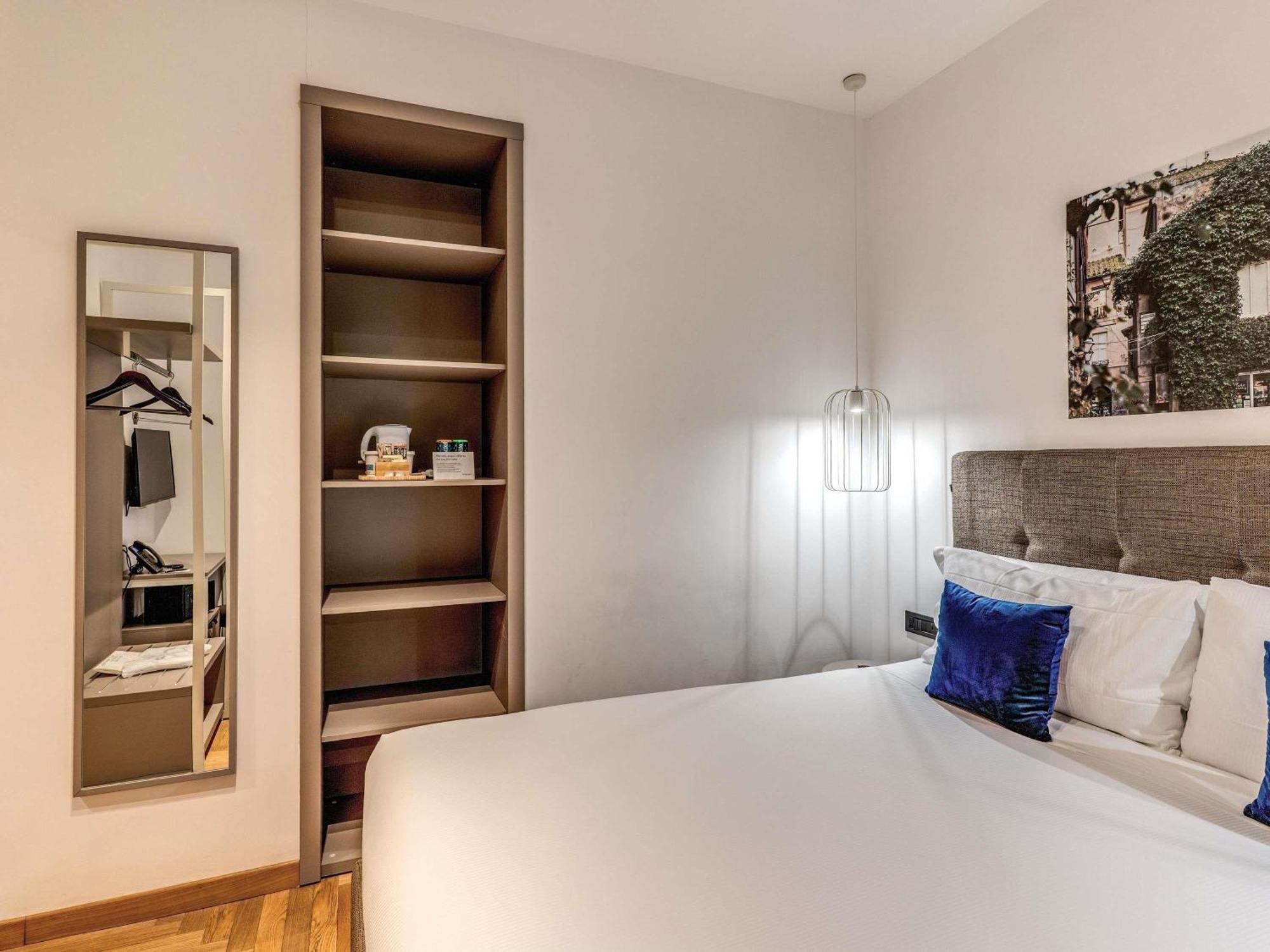 Standard Room One Double Bed or Two Single Bed Internal view