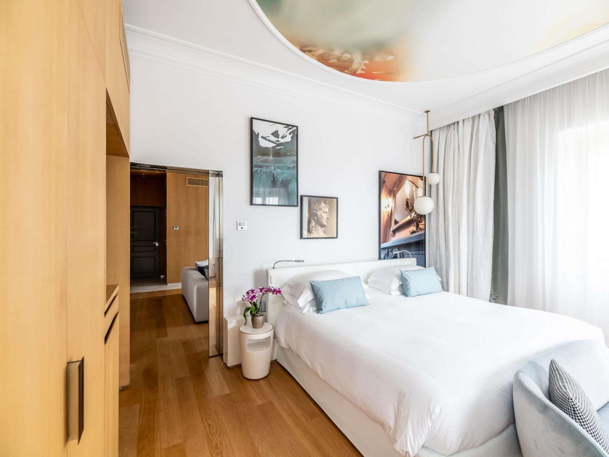 Deluxe Family Suite Three Connecting Rooms