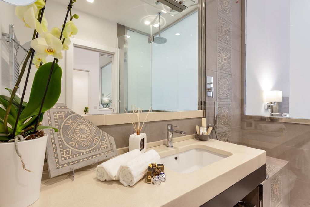 Deluxe Double Room with Balcony,201796705:JPEG