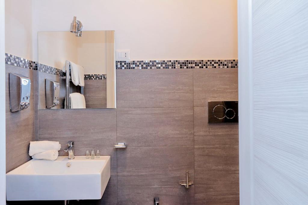 Deluxe Triple Room Private Bathroom,227481869:JPEG