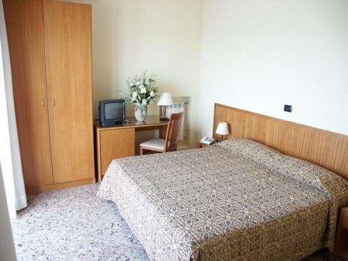 Deluxe Double Room with Hydromassage Shower