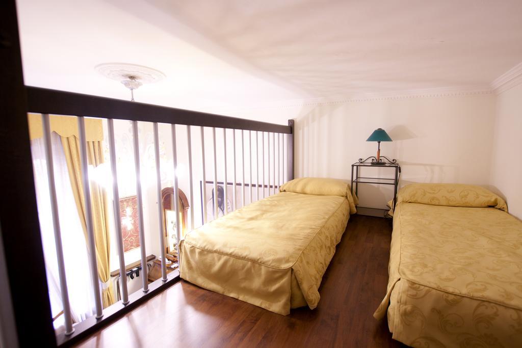 Standard Family Room,352666561:JPEG