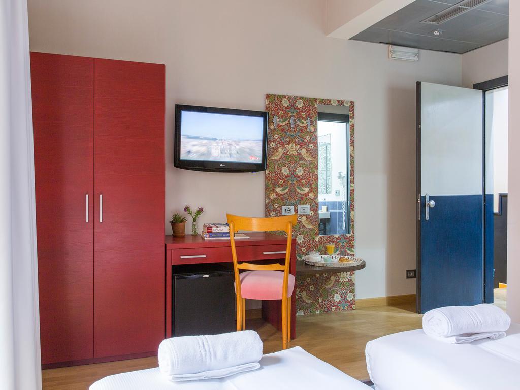 Small Double Room,379798603:JPEG